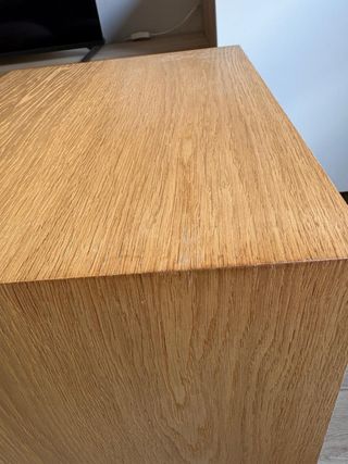 Comodino in legno e rattan