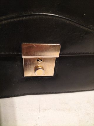 Portafolios de cuero negro sin marca