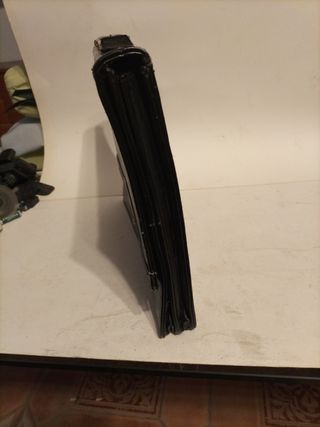 Portafolios de cuero negro sin marca