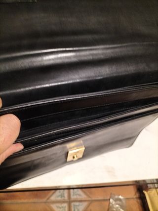 Portafolios de cuero negro sin marca