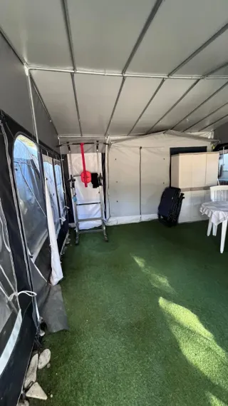 Carpa de camping con cerramiento