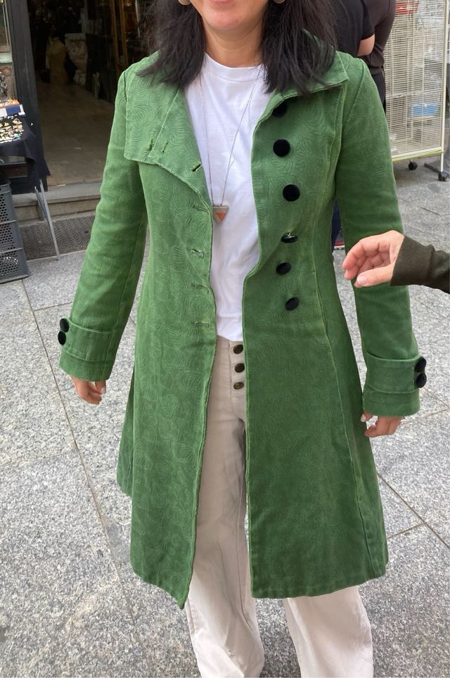 Abrigo Desigual verde estampado