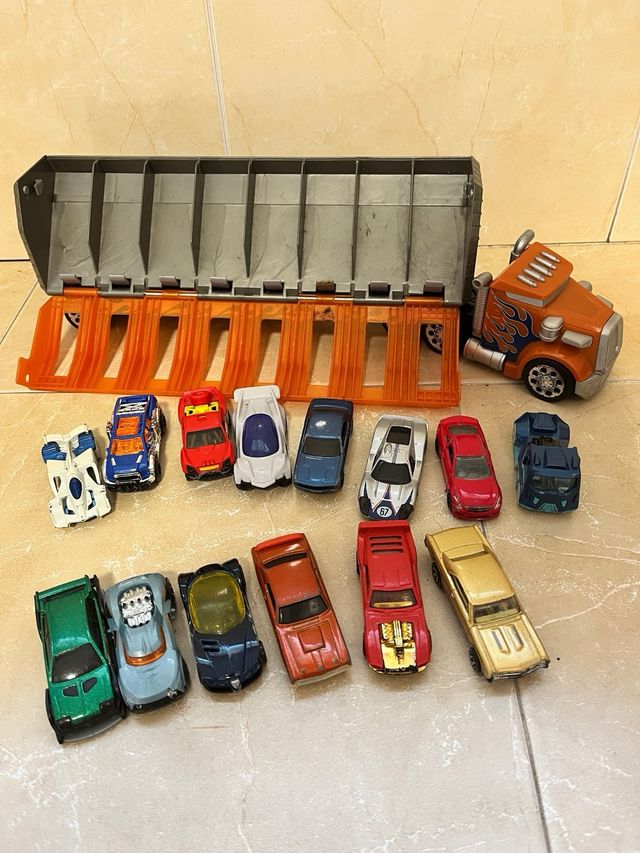 Camião Transportador Hot Wheels com Carros