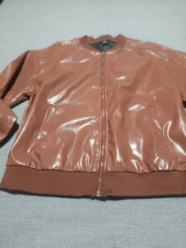 Chaqueta bomber efecto piel marrón