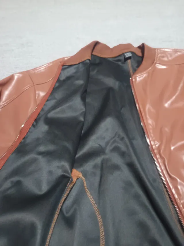 Chaqueta bomber efecto piel marrón