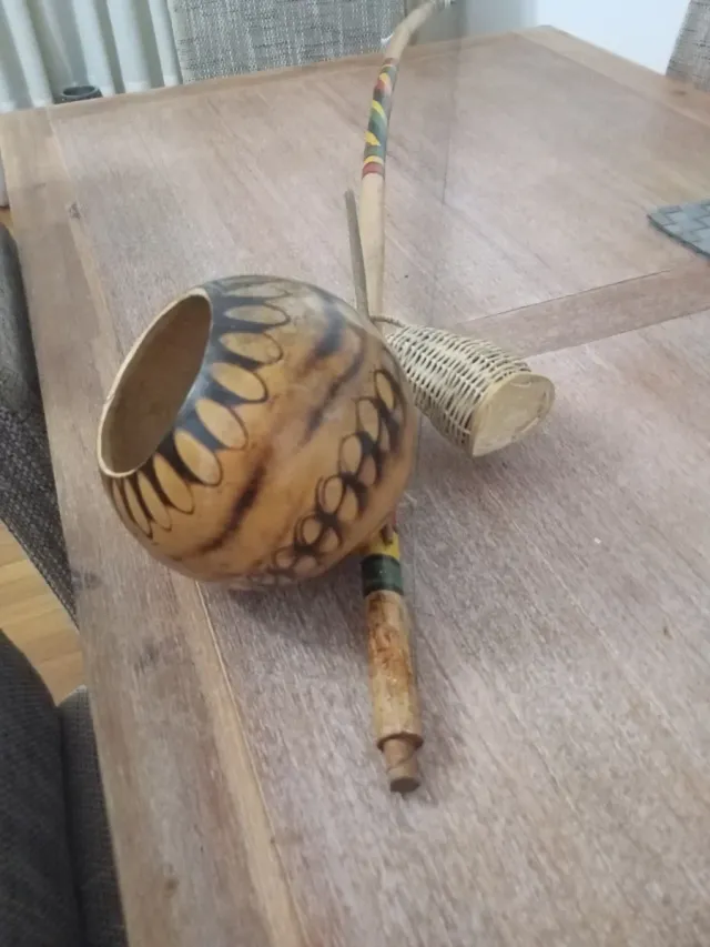 Berimbau viola
artesanal con caxixi