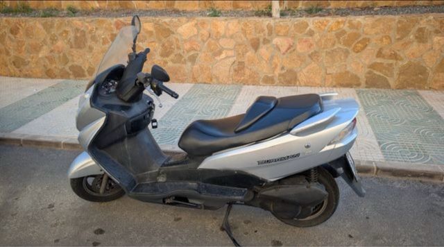 Suzuki Burgman 125cc Scooter 2004