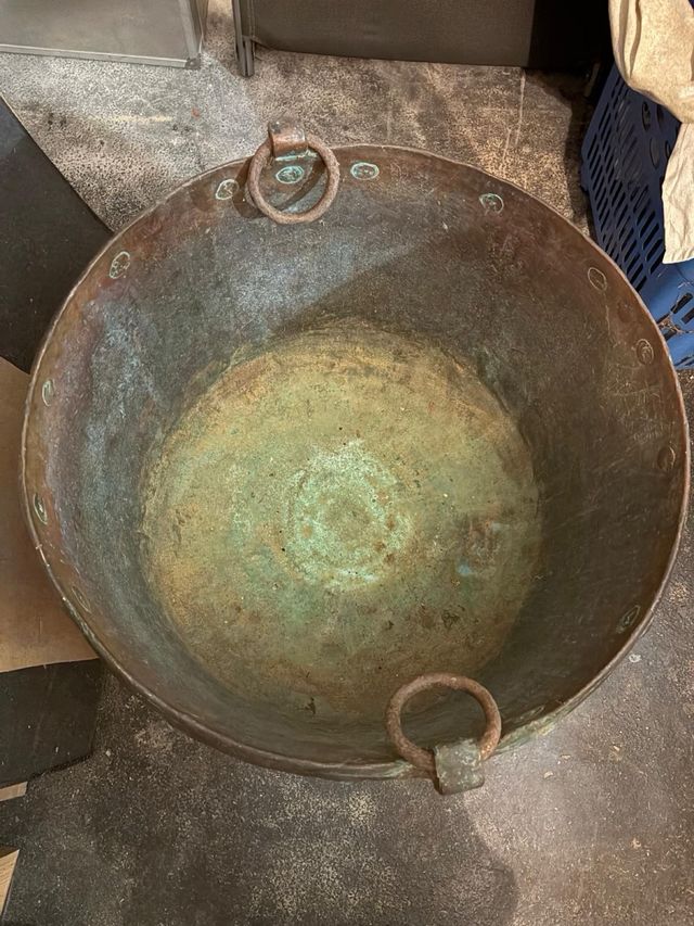 Caldero de cobre antiguo