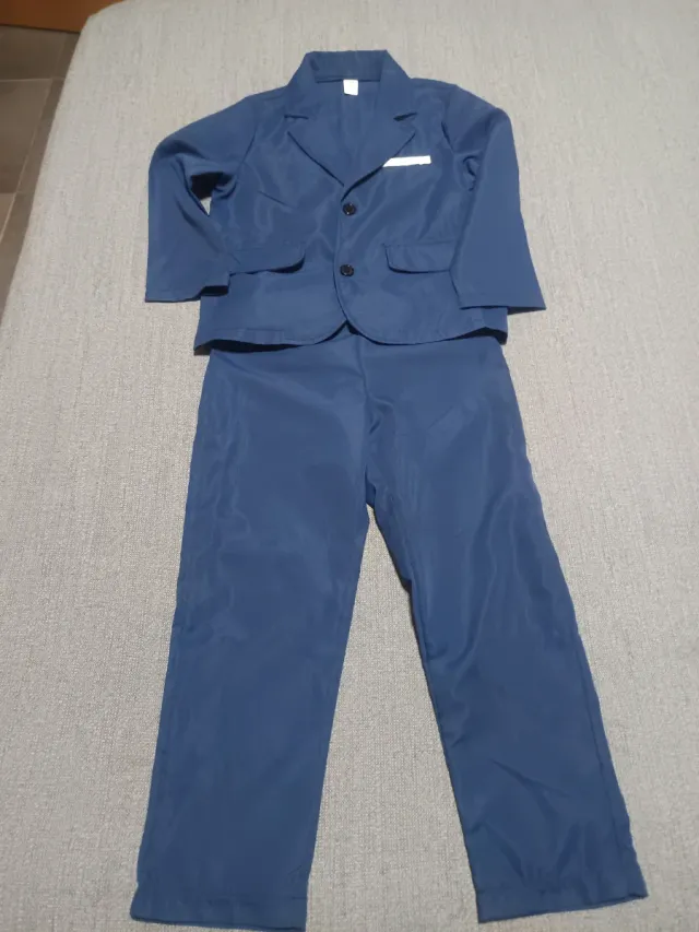 Traje azul niño talla 6