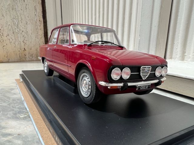 Alfa Romeo Giulia Super 1974 1:18 MCG
