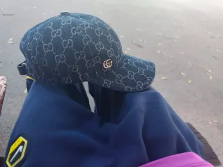 Gorra Gucci Negra y Dorada