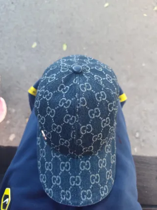 Gorra Gucci Negra y Dorada