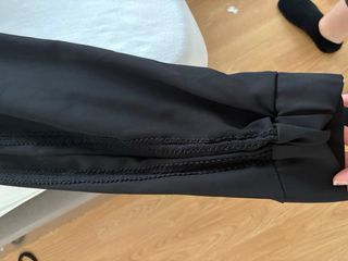 Pantalón negro con bordado