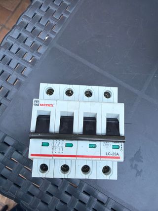 Interruptor Térmico 4x25A Medex