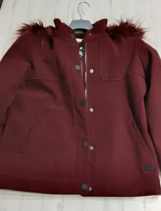 Cazadora burdeos. Roxy. Talla S
