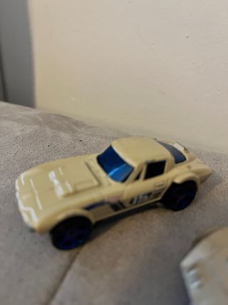2 auto corvette Hot Wheels