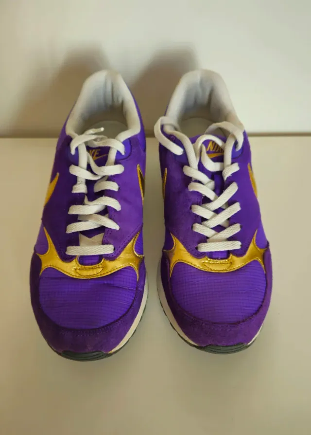 Nike Air Mujer 38.5 Morado y Dorado