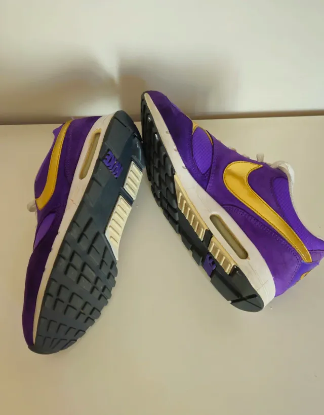 Nike Air Mujer 38.5 Morado y Dorado