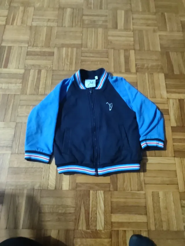 Chaqueta deportiva colegio Jesús María T4
