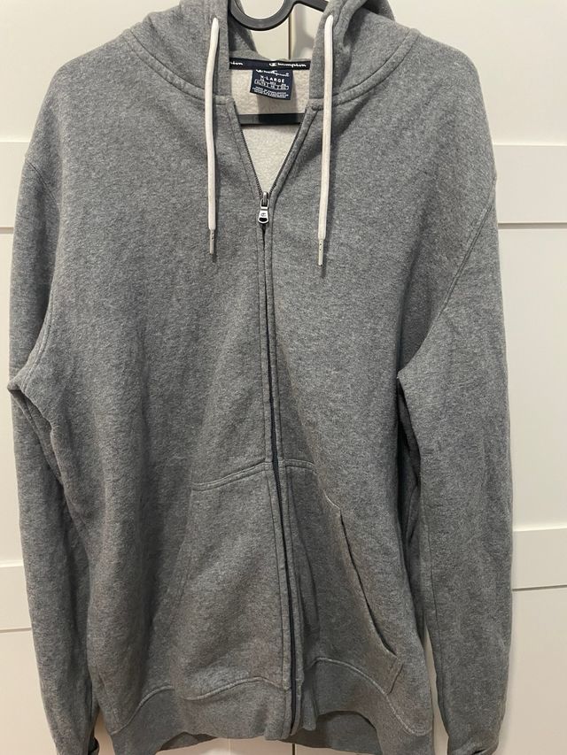 10 prendas de ropa. Se venden también por separado