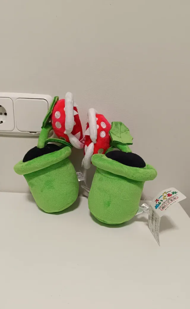 Mario Bros Planta carnívora Peluche 22 cm – NUEVA