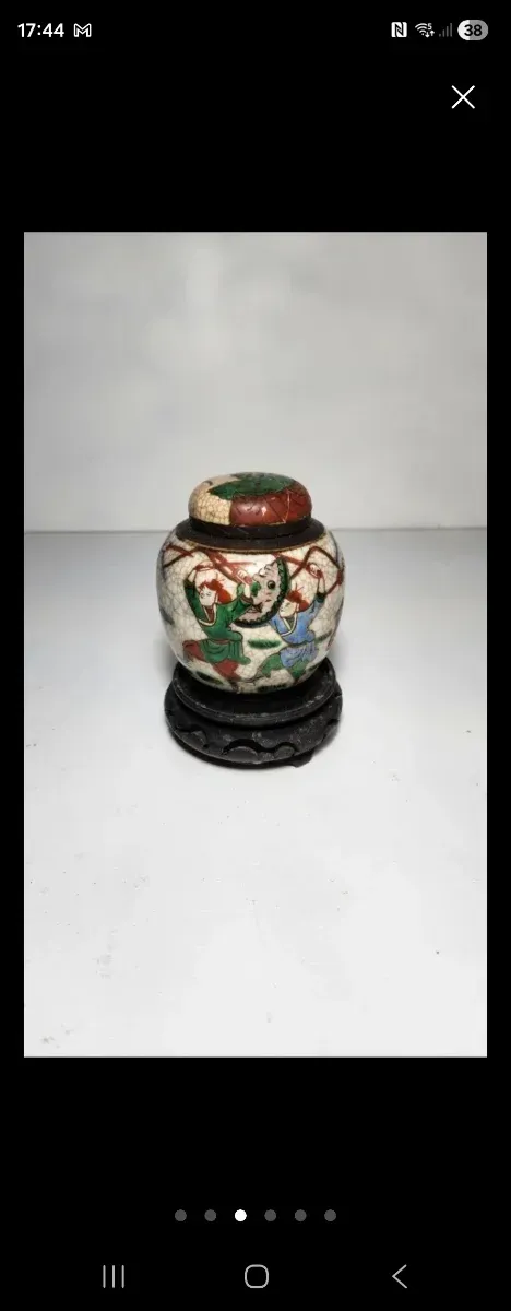 Jarron porcelana oriental con tapa y base tallada