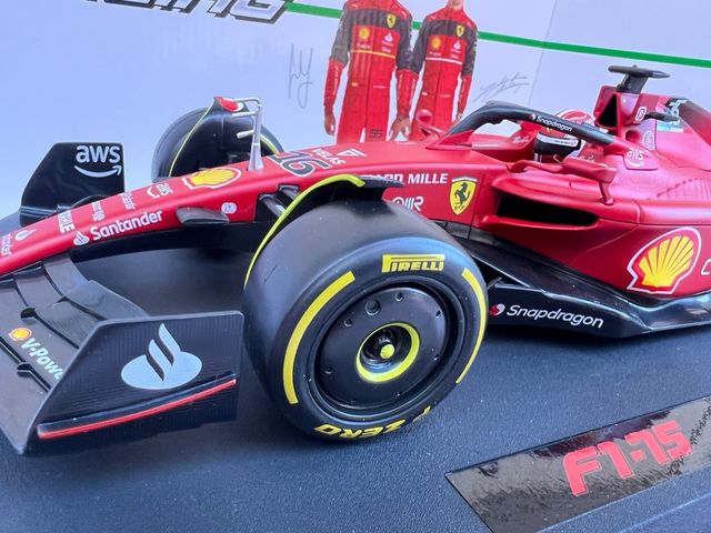 Ferrari F1-75 Leclerc 2022 1:18 Bburago Burago
