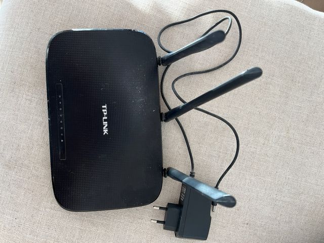 Router TP-Link Negro con Antenas