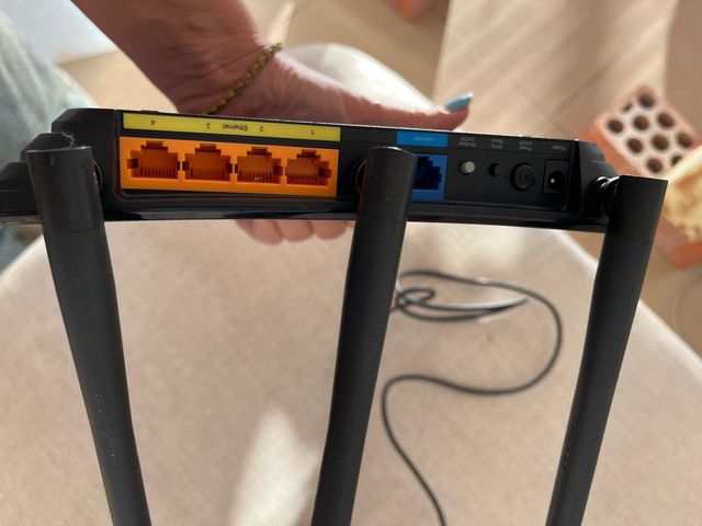 Router TP-Link Negro con Antenas
