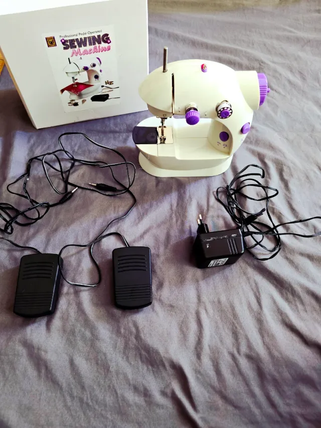 Mini Máquina de Coser con Pedal