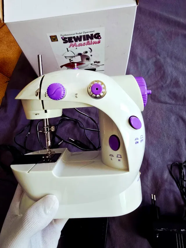 Mini Máquina de Coser con Pedal