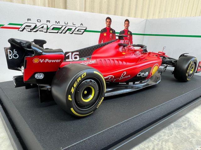 Ferrari SF23 Leclerc 2023 1:18 Bburago Burago