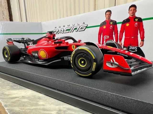 Ferrari SF23 Leclerc 2023 1:18 Bburago Burago