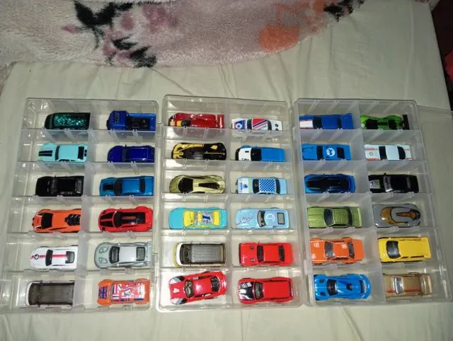 Lote de 36 coches Hot Wheels + 3 cajas