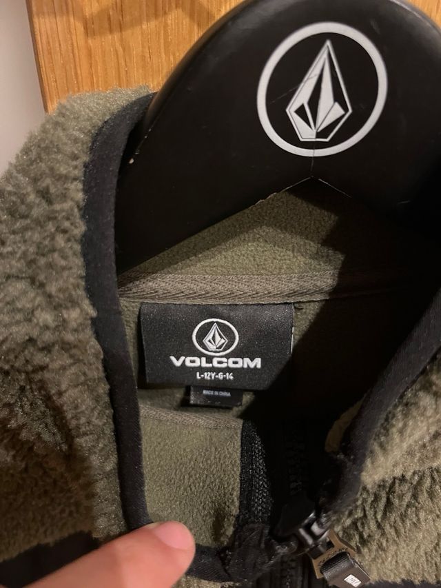 Chaqueta Volcom niño borrego verde y negra.Talla12