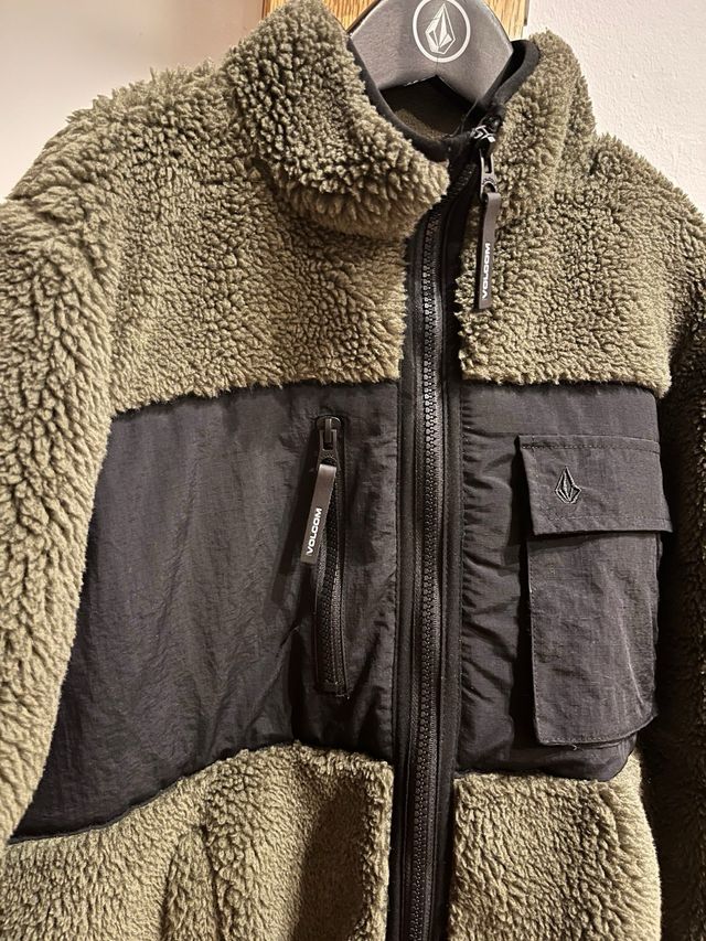 Chaqueta Volcom niño borrego verde y negra.Talla12