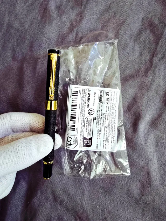 Pluma Estilográfica Clásica Negro y Oro