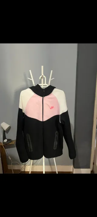 Sudadera Nike Tech Negra y Rosa