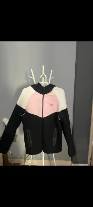 Sudadera Nike Tech Negra y Rosa