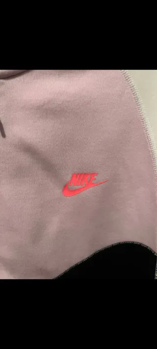 Sudadera Nike Tech Negra y Rosa