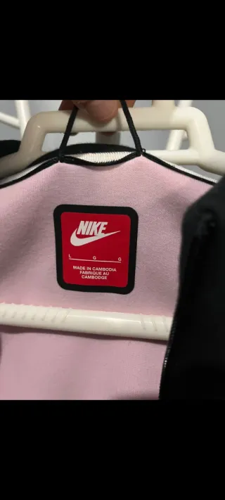Sudadera Nike Tech Negra y Rosa