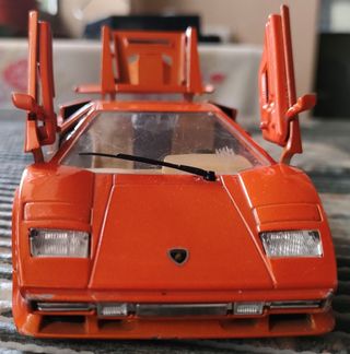 Lamborghini Countach 1988 Burago 1/24 Arancio