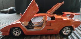 Lamborghini Countach 1988 Burago 1/24 Arancio