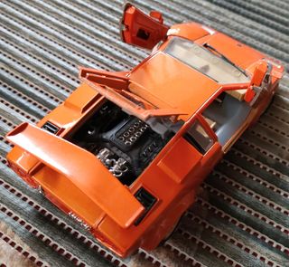 Lamborghini Countach 1988 Burago 1/24 Arancio