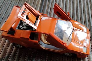 Lamborghini Countach 1988 Burago 1/24 Arancio