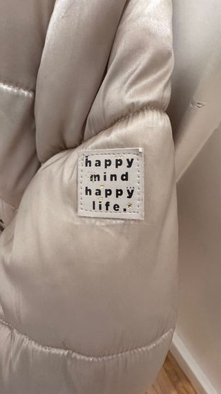 Abrigo plumas niña dorado