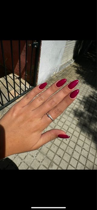 Realización de uñas semipermantes