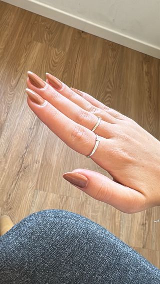 Realización de uñas semipermantes