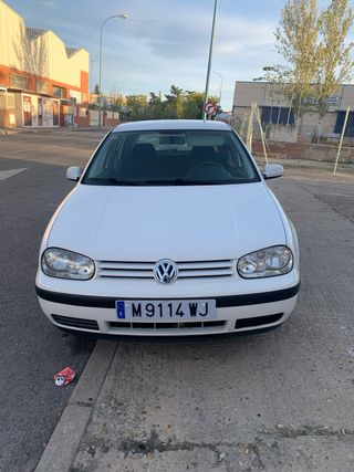 Volkswagen Golf 1.6 conceptline automatico