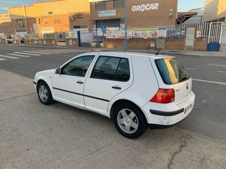 Volkswagen Golf 1.6 conceptline automatico